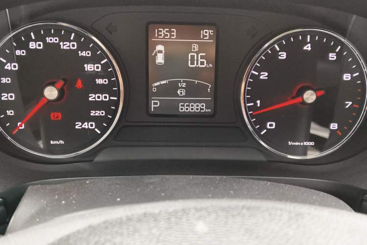 Used MG HS 2019 20T Automatic Two-Wheel Drive Trophy Super Sport Version China VI Standard Odometer Close Up