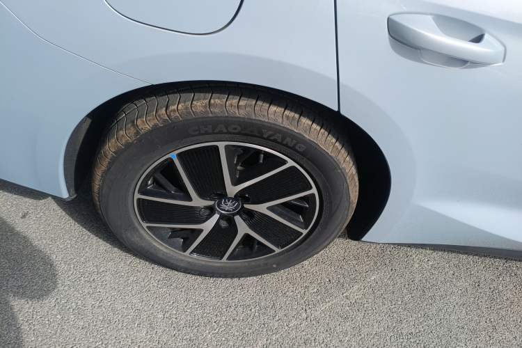 Used BYD Qin L 2025 DM-i Smart Drive 120KM Superior Model Right Rear Wheel Hub