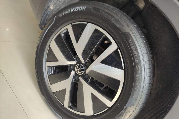 Used Volkswagen Tayron 2023 330TSI Two-Wheel-Drive Luxury Plus Advanced Version Right Rear Wheel Hub
