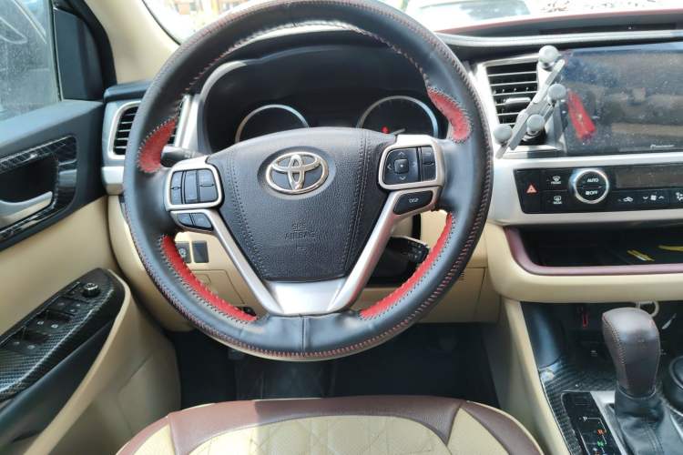 Used Toyota Highlander 2015 2.0T Four-Wheel Drive Luxury Edition 7-Seater Steering Wheel