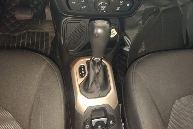 Used Jeep Renegade 2018 Connected Large Screen Version 180T Automatic High-Energy Edition Gear Lever