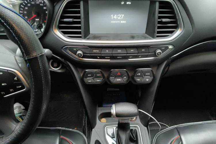 Used GAC Trumpchi GS4 2017 235T Automatic Two-Wheel Drive Luxury Smart Connectivity Version Audio And AC Panel