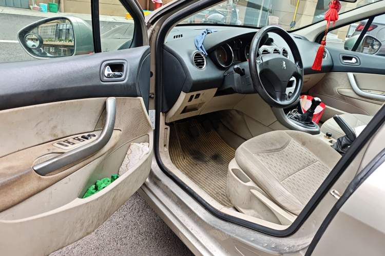 Used Peugeot 408 2011 1.6L Manual Comfort Edition
