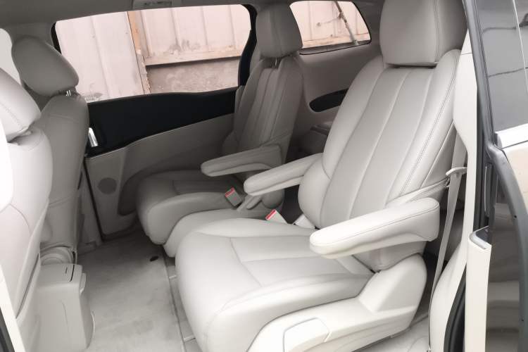 Used Buick GL8 2023 Land Executive Class Comfort Model Left Rear Seat