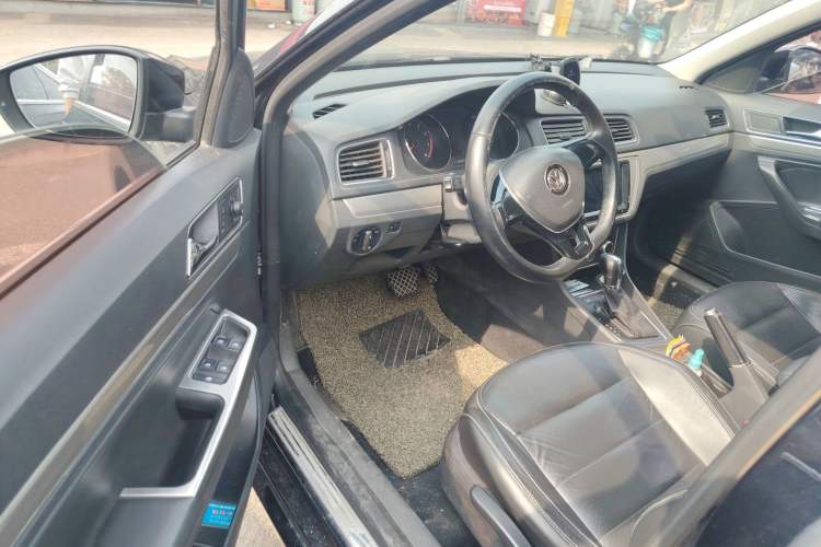 Used Volkswagen Lavida 2015 1.6L Automatic Comfort Edition
