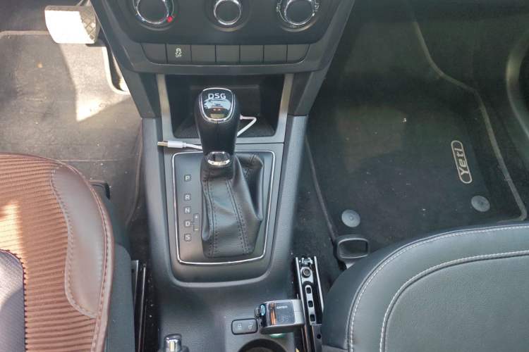 Used Skoda Yeti 2017 TSI280 DSG Car Enjoy Brothers Edition Gear Lever