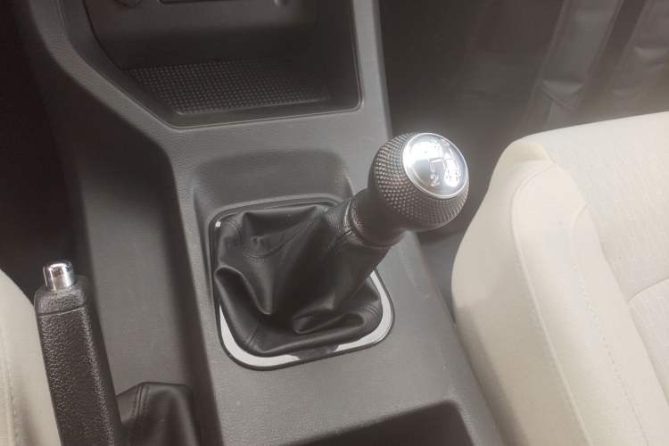 Used FORTHING Lingzhi 2023 M5L 1.6L Base Model 7 Seats
