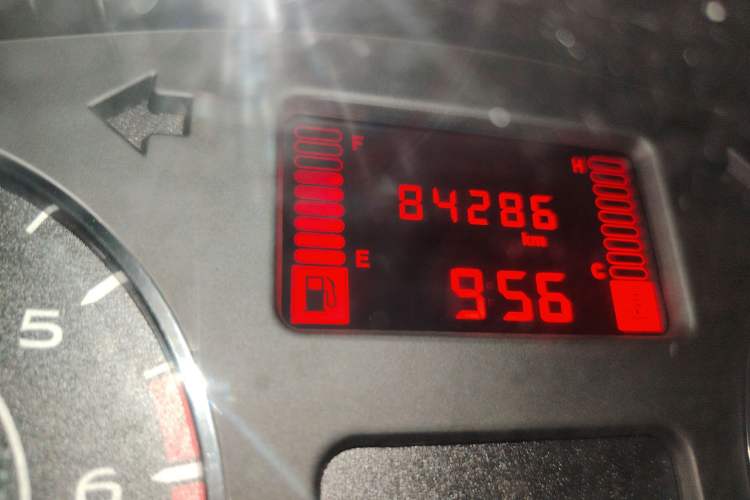 Used Wuling Hongguang V 2019 1.5L Jingqu Edition Sealed-Window Vehicle China VI LAR Odometer Close Up