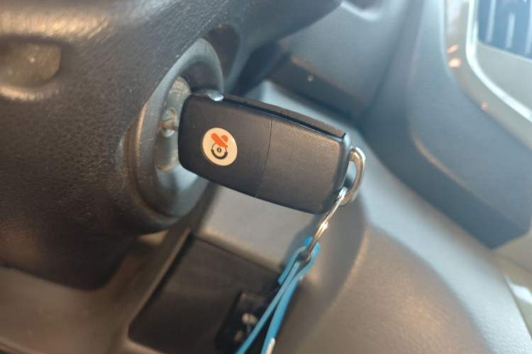 Used Nissan NV200 2013 1.6L Luxury Model China IV Standard Vehicle Key