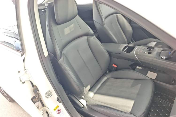Used CHANGAN Eado 2025 Blue Whale 1.5T 500Bar Prestige Model
