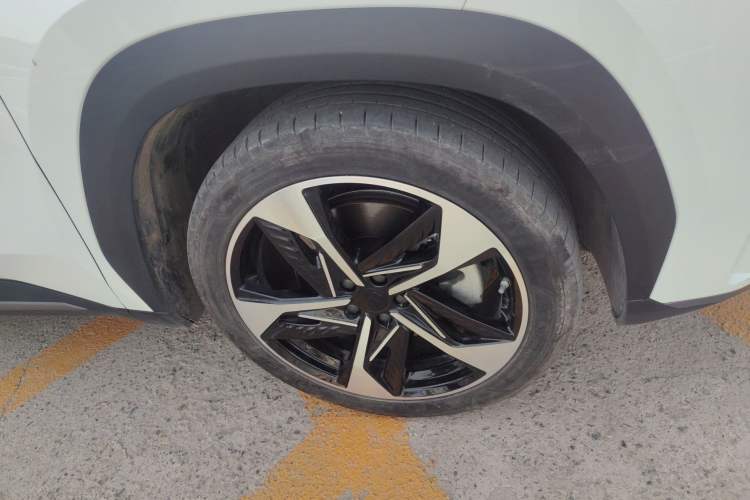 Used Geely Galaxy L7 2023 1.5T 115 km Starship Right Front Wheel Hub