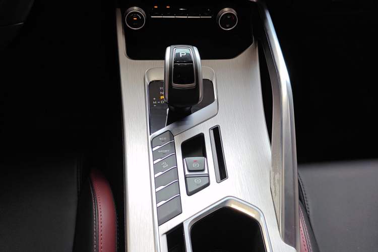 Used Geely Auto Coolray 2020 Facelift 240T DCT Hunter
