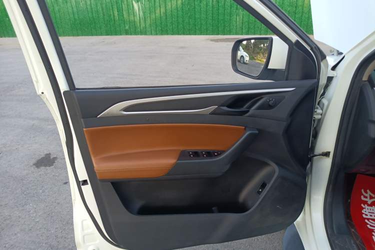 Used SAIC MAXUS T70 2020 2.0T Diesel Automatic 4x4 Commemorative Edition with Long Bed and High Ground Clearance
