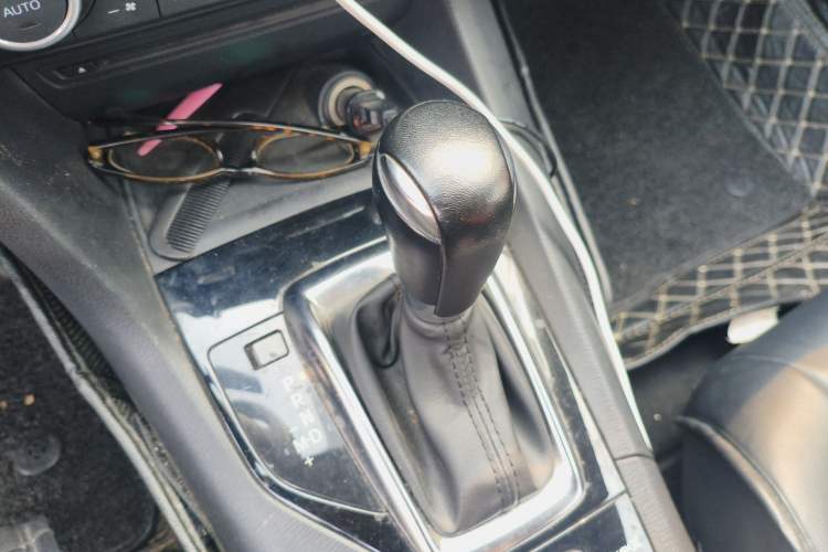 Used Mazda 3 Axela 2014 Sedan 1.5L Automatic Luxury Model