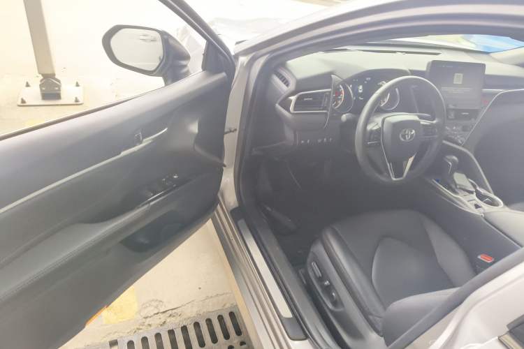 Used Toyota Camry 2021 2.0G Luxury Edition
