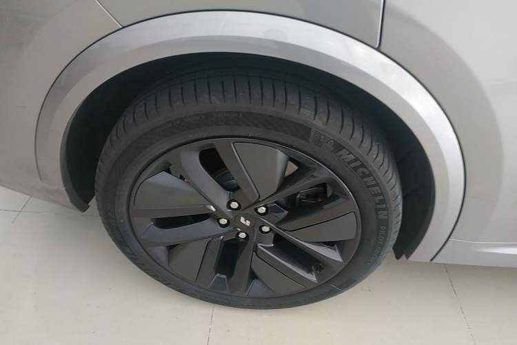 Used Li Auto L8 2023 Pro Model
