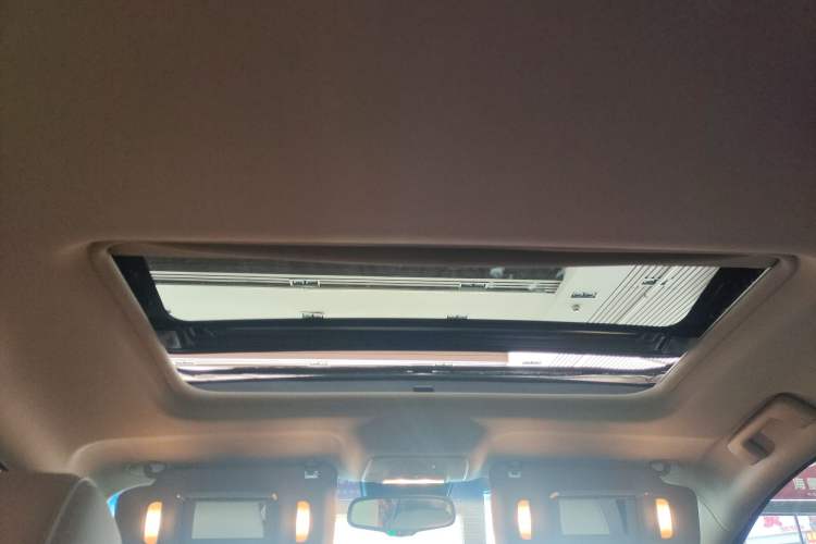 Used Buick GL8 2023 Facelifted Land Cruiser Executive Luxury Version Headliner