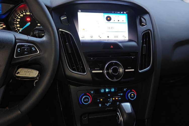 Used Ford Focus 2015 Sedan 1.6L Automatic Trend Model Audio And AC Panel