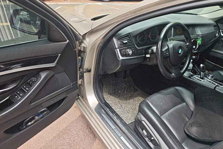 Used BMW 5 Series 2017 520Li Elegant Edition
