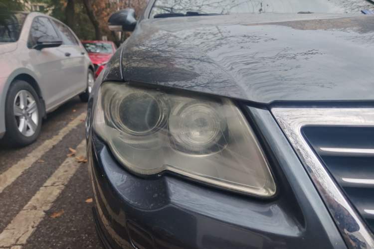 Used Volkswagen Magotan 2011 1.8TSI DSG Luxury Model Right Front Headlight