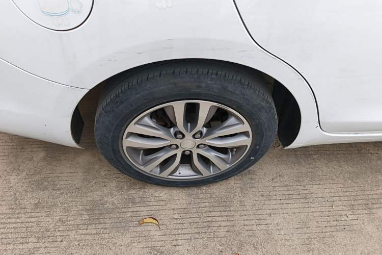 Used Buick GT 2021 1.3T Automatic Mild Hybrid Elite Version Right Rear Wheel Hub