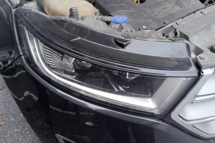 Used Ford Edge 2016 EcoBoost 245 Four-Wheel Drive Titanium Edition 7-Seater Right Front Headlight