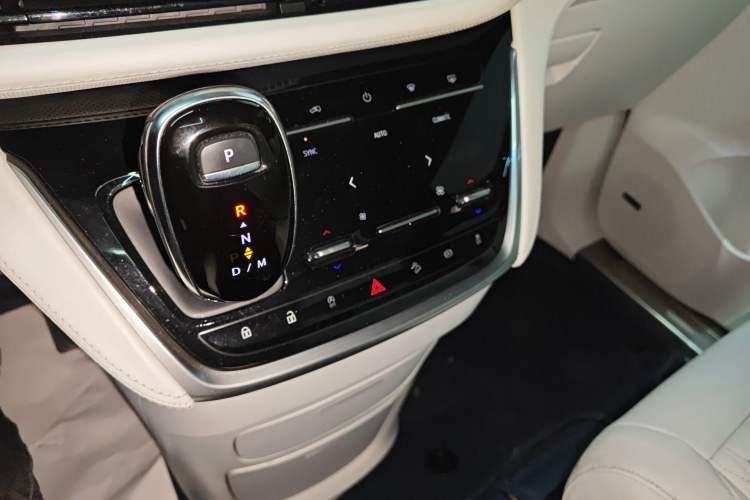 Used Buick GL8 2020 Avenir Avia Four-Seat Luxury Edition
