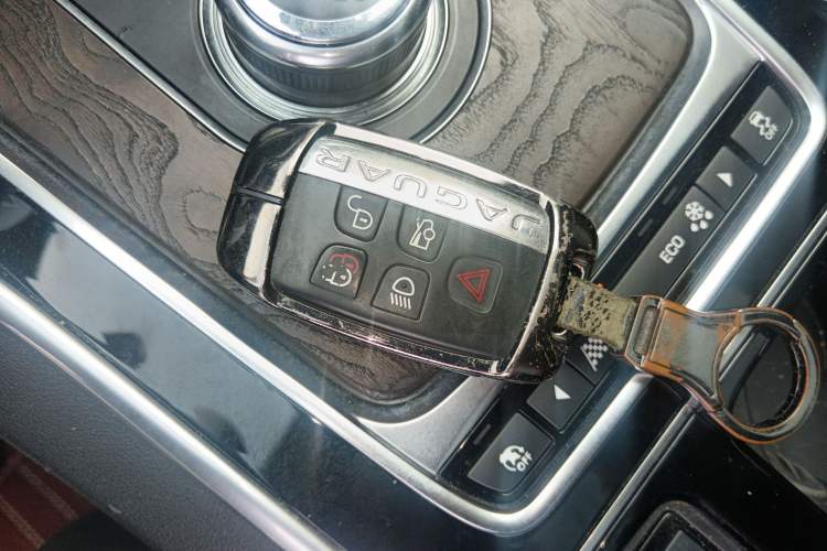 Used Jaguar XFL 2018 XFL 2.0T 250 PS Premium Edition
