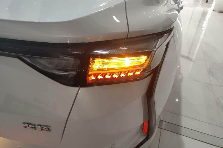 Used Dongfeng Aeolus Yixuan 2026 1.5L Automatic Luxury Edition