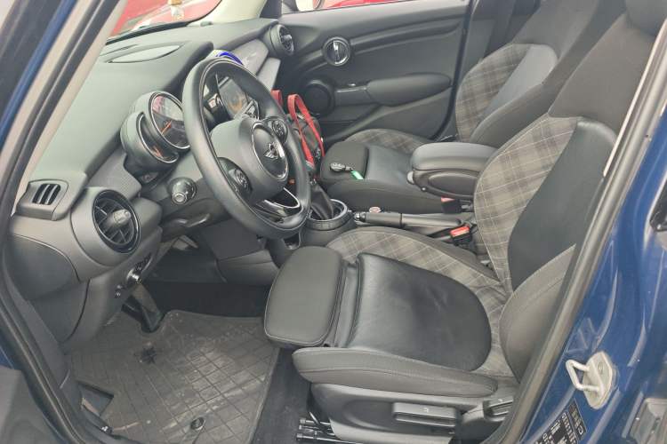 Used MINI 2015 1.5T COOPER Fun Five-Door Edition Left Front Seat