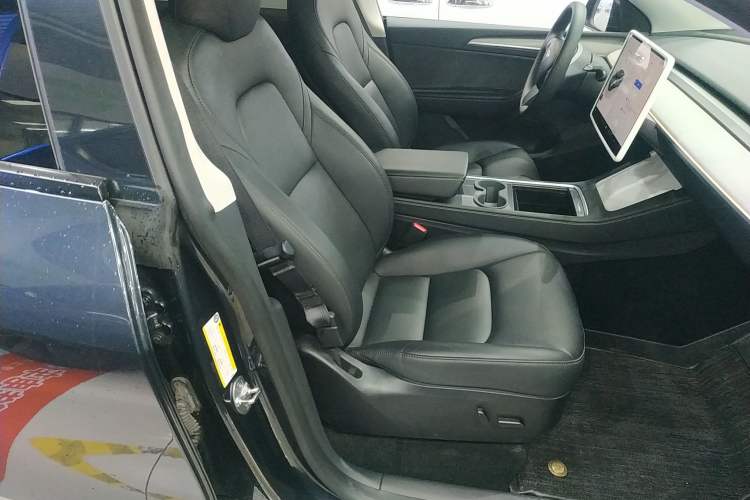 Used Tesla Model Y 2024 Rear-Wheel-Drive Version Right Front Seat