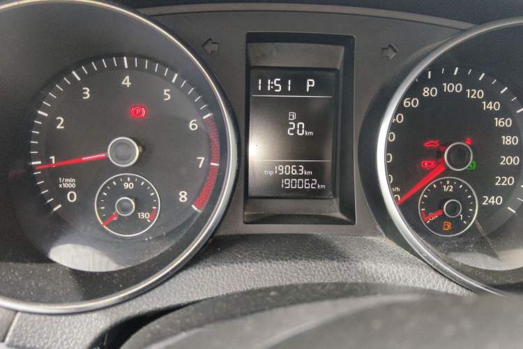 Used Volkswagen Golf 2011 1.6L Automatic Fashion Edition Odometer Close Up