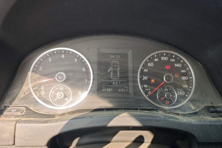 Used Volkswagen Tiguan 2010 1.8 TSI Manual Two-Wheel Drive Urban Edition Instrument Cluster