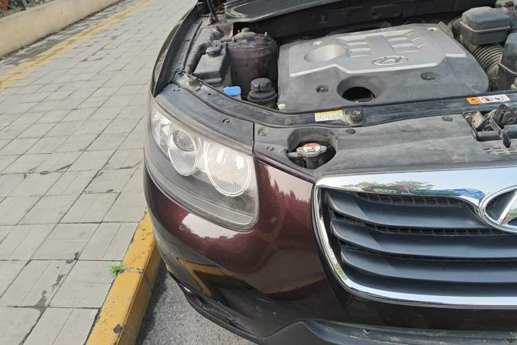 Used Hyundai Santa Fe Classic 2011 2.4 Comfort Edition 7-Seater Two-Wheel Drive