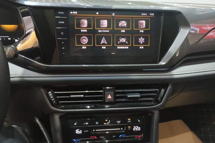 Used Volkswagen Tharu 2022 280TSI Two-Wheel-Drive Luxury Edition Audio And AC Panel