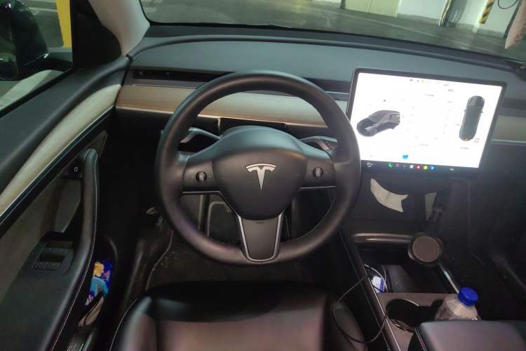 Used Tesla Model Y 2022 Long-Range All-Wheel-Drive Version
