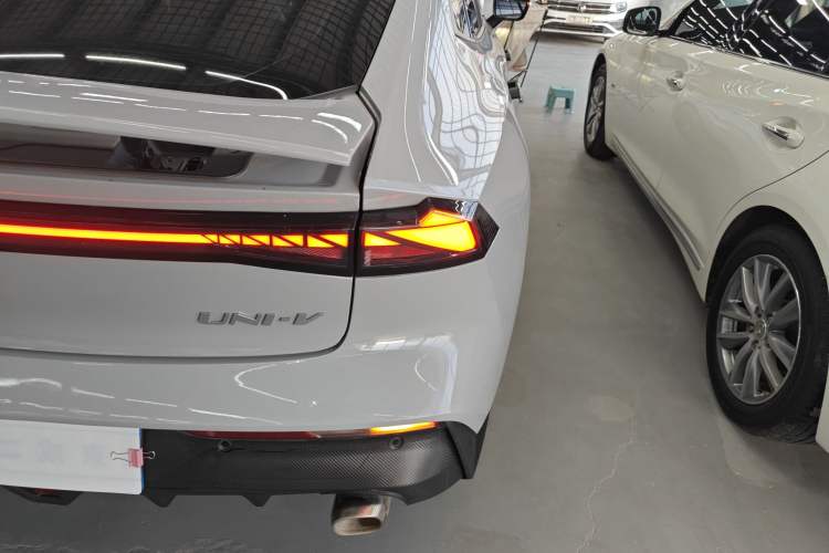 Used CHANGAN UNI-V 2023 1.5T Prestige Model
