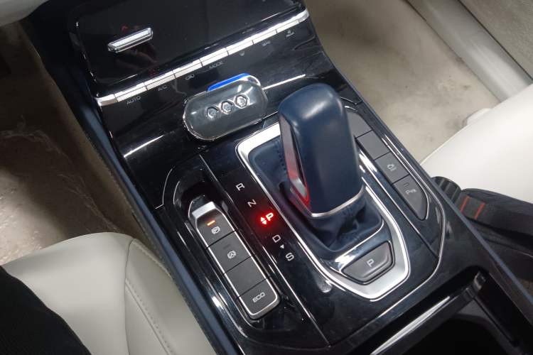 Used Wuling Victory 2023 2.0L DHT Luxury Edition
