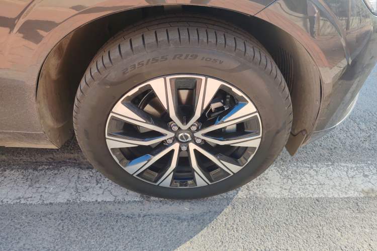 Used Volvo XC60 2025 B5 Four-Wheel Drive Smart & Advanced Luxury Edition Right Front Wheel Hub