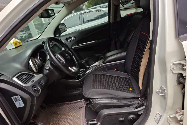 Used Dodge Journey 2013 2.4L Two-Wheel Drive Luxury Version