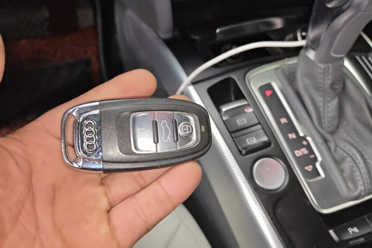 Used Audi A4L 2016 35 TFSI Collector's Edition Automatic Standard Model Vehicle Key