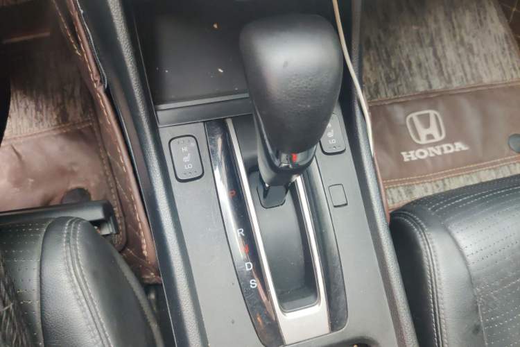 Used Honda Jade 2014 1.8L CVT Luxury Edition 5 seats Gear Lever