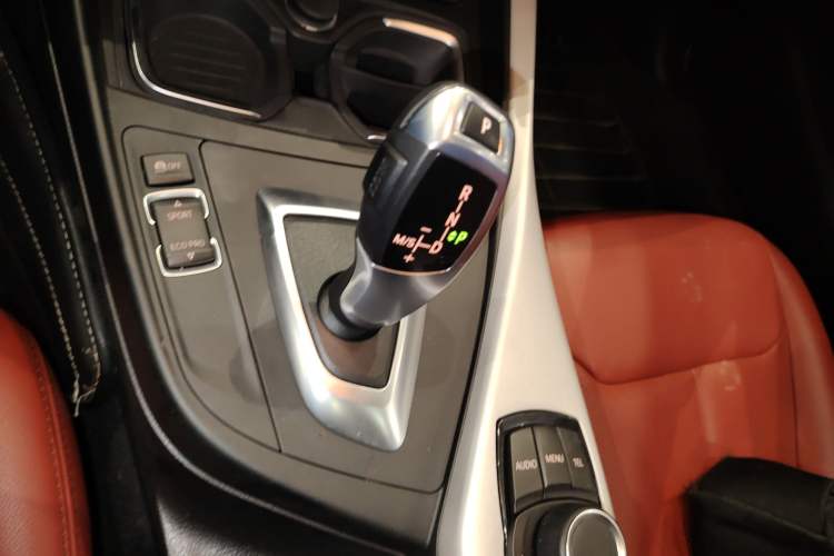 Used BMW 2 Series 2014 220i Leading Model