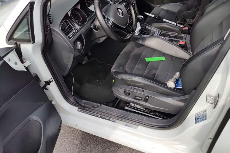 Used Volkswagen Golf 2018 230TSI Automatic Luxury Version Driver Seat