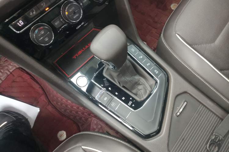 Used Volkswagen Tiguan L 2017 330TSI Automatic Two-Wheel Drive Flagship Edition Gear Lever