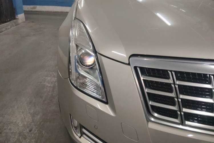 Used Cadillac XTS 2013 28T Luxury Model Right Front Headlight
