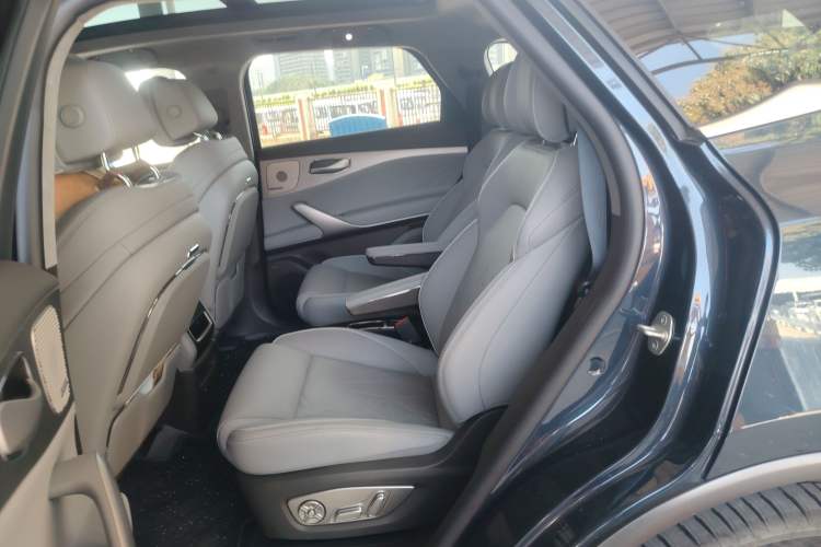 Used Denza N8 2023 Four-Wheel Drive Ultra-Hybrid Flagship Six-Seater Version