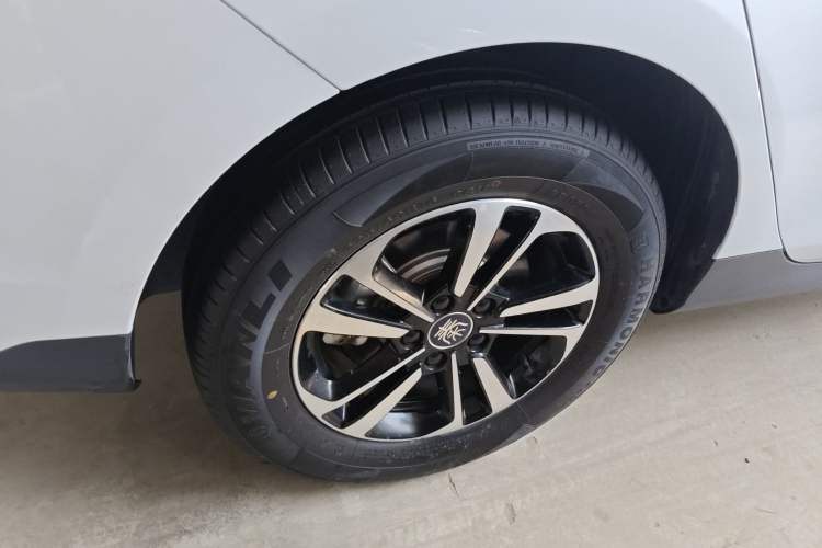 Used BYD Qin PLUS 2025 DM-i Smart Drive 120KM Superior Model Right Rear Wheel Hub