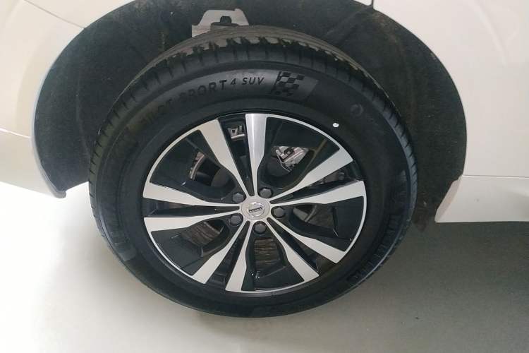 Used Volvo XC60 2023 B5 4x4 Smart Luxury Edition
