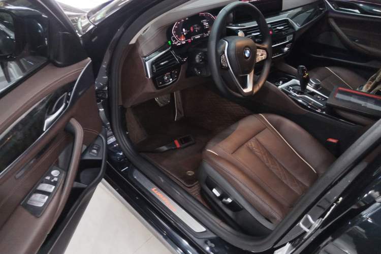 Used BMW 5 Series 2021 525Li Luxury Package Driver Seat